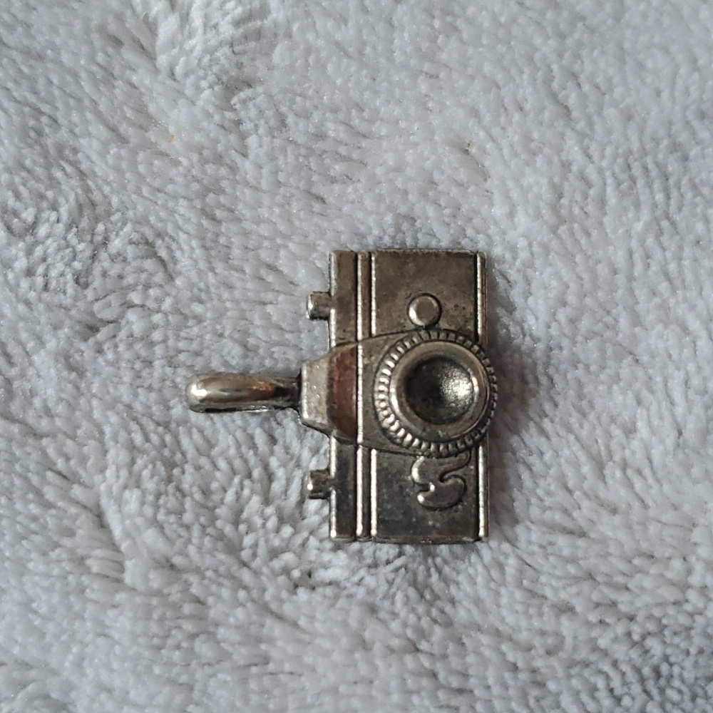 Camera Charm - Picture 1 of 2